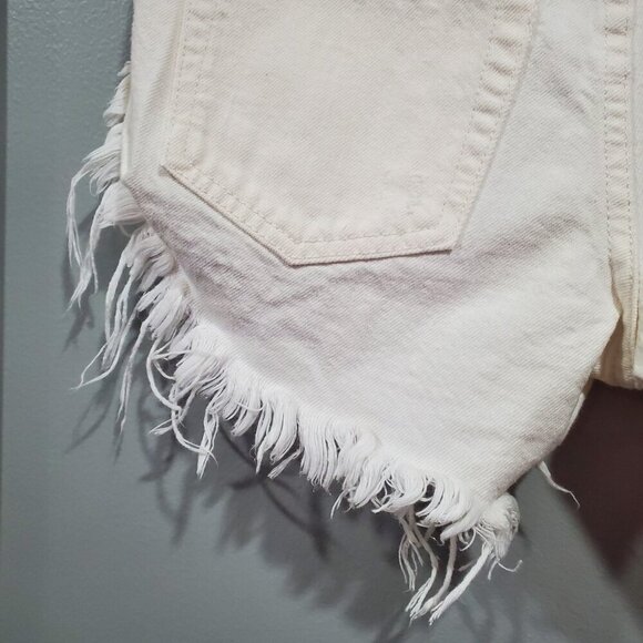 Free People We the Free Women's Cream Distressed Jean Shorts Button-Fly Sz 24 - Picture 10 of 11